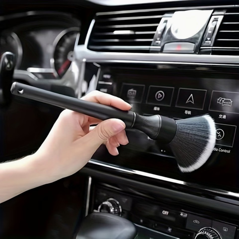 brosse-nettoyage-interieur-voiture.jpg